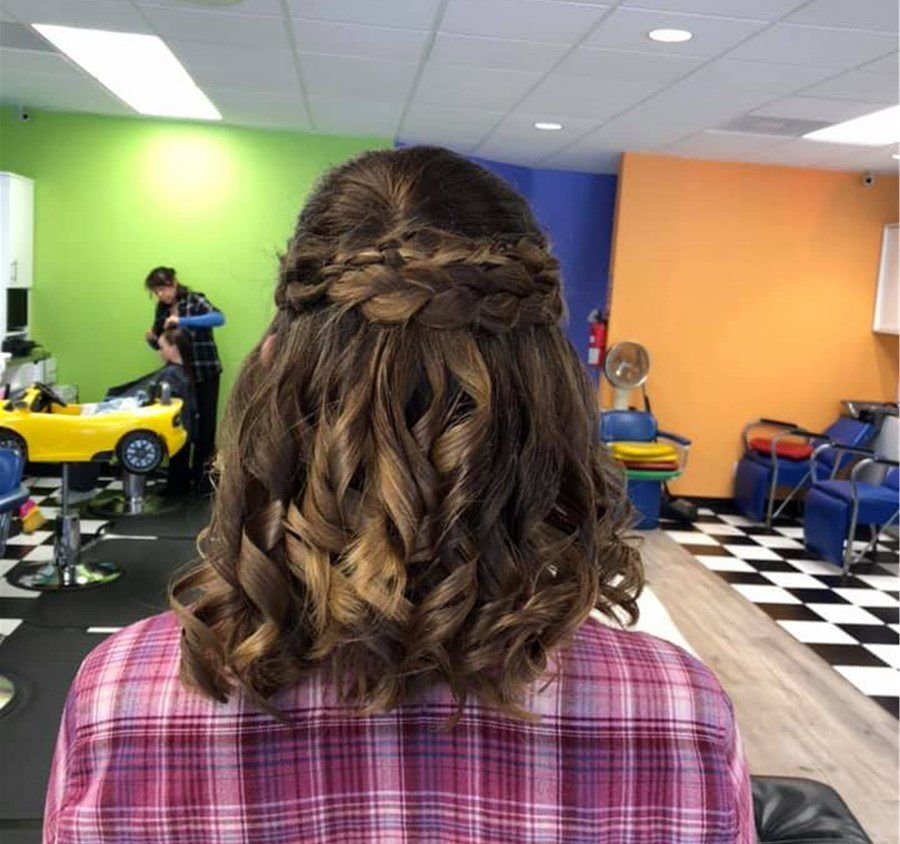 Kids Haircuts - Rainbow Kids Hairstyling Kids Salon &amp; Barber Services